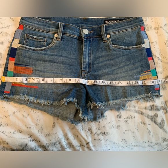 3/$20 BlankNYC The Astor jean cut off shorts accent embroidery size 27 Like new - Picture 7 of 11
